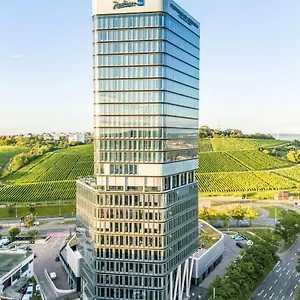 4* فندق Radisson Blu At Porsche Design Tower